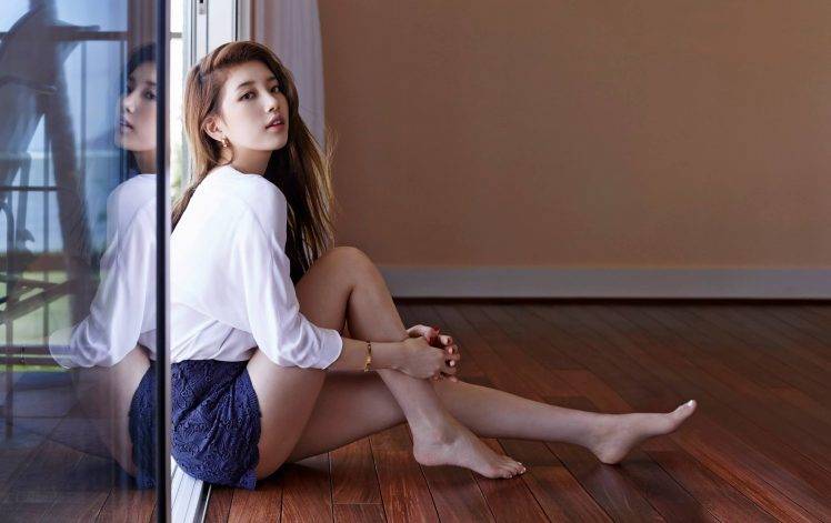 Suzy, Asian, Women, Model, Sitting, Reflection, Barefoot HD Wallpaper Desktop Background