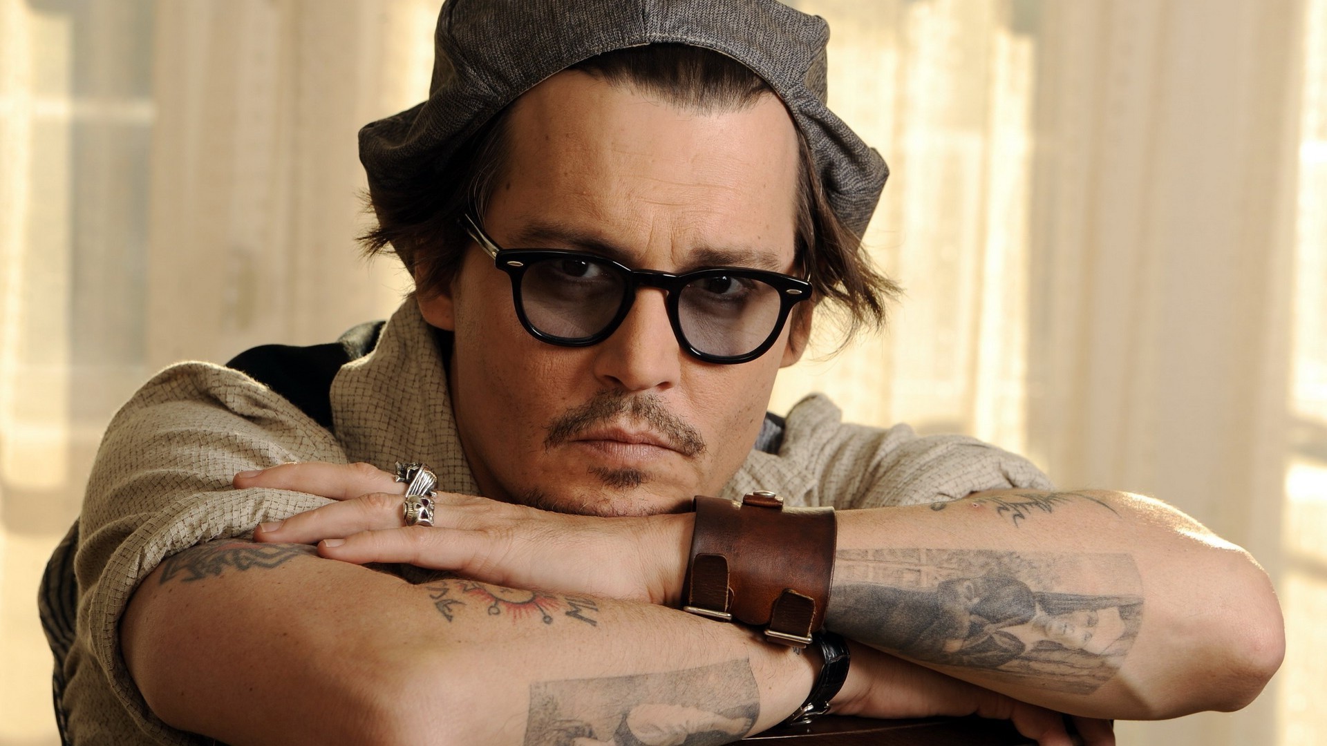 Johnny Depp, Men, Actor, Tattoo, Glasses, Hat, Face, Bracelets, Rings