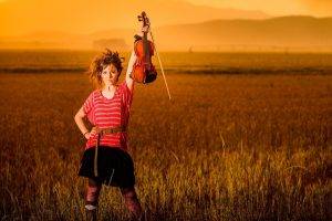 Lindsey Stirling, Musicians, Violin, Women, Brunette, Sunset, Field, Looking At Viewer