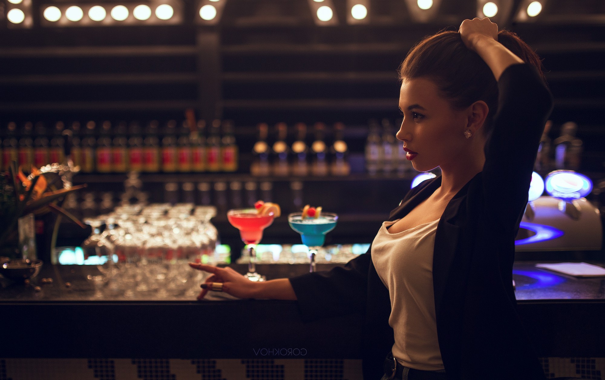 women, Portrait, Looking Away, Bar, Ivan Gorokhov Wallpaper