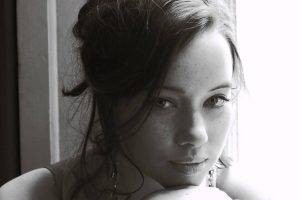 women, Model, Brunette, Long Hair, Monochrome, Face, Portrait, Anna Popplewell, Freckles, Looking At Viewer, Bare Shoulders