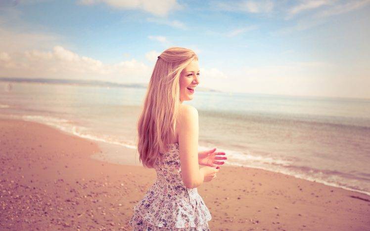 women, Blonde, Sea, Summer, Sky, Horizon, Dress, Smiling, Happy Face, Sand, Beach, Melissa Benoist HD Wallpaper Desktop Background