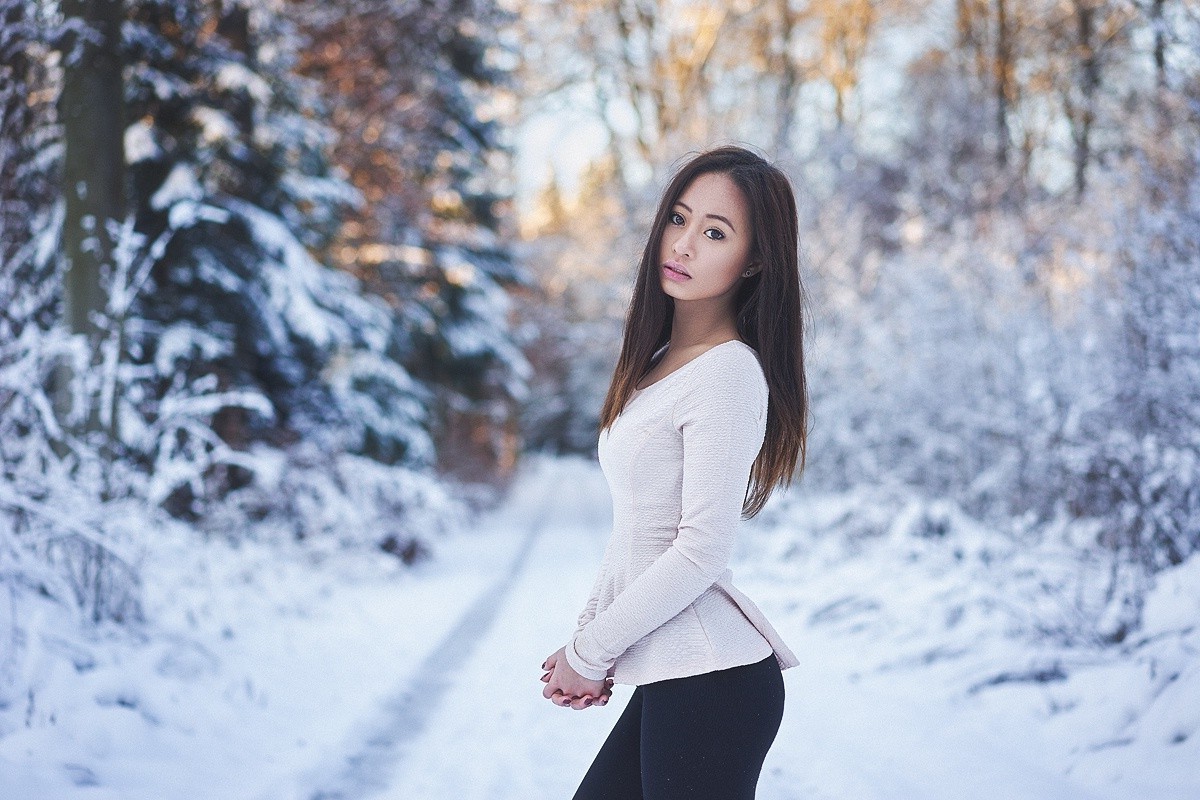 women, Model, Long Hair, Women Outdoors, Looking At Viewer, Nature, Trees, Forest, Sweater, Juicy Lips, Tight Clothing, Winter, Snow, Pine Trees, Asian, Brown Eyes, Brunette Wallpaper