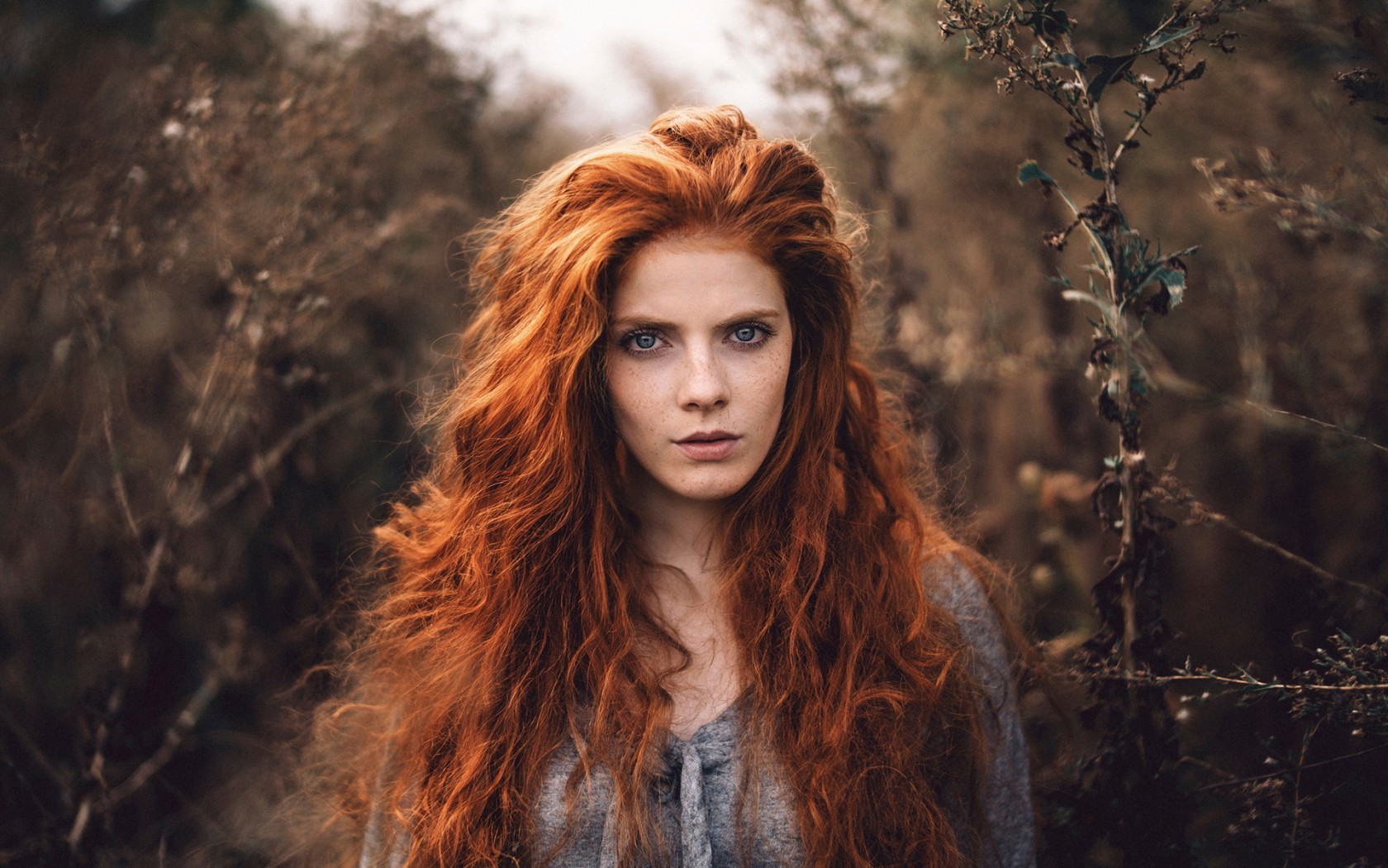 Martin Kühn Women Long Hair Women Outdoors Redhead Wavy Hair Looking At Viewer Depth Of