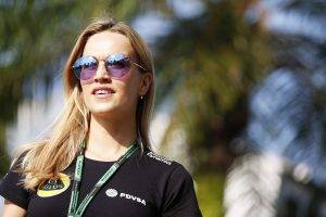Carmen Jordá, Driver, Formula 1, Blonde, Women, Sunglasses, Looking Away, Lotus