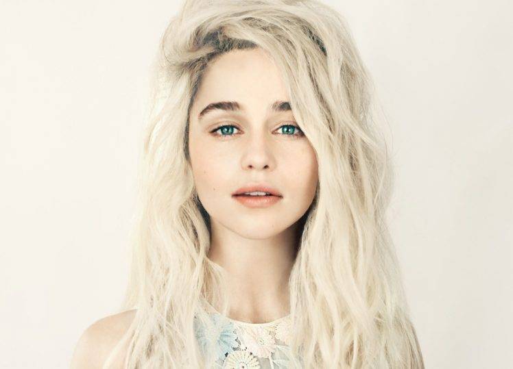 Actresses with long blonde hair in hair