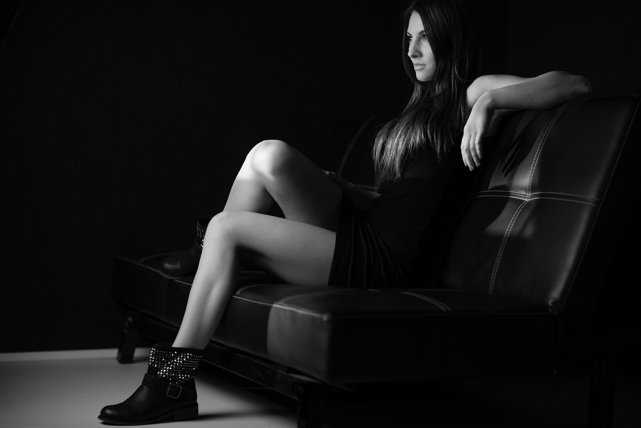 sitting, Monochrome, Women, Model Wallpaper