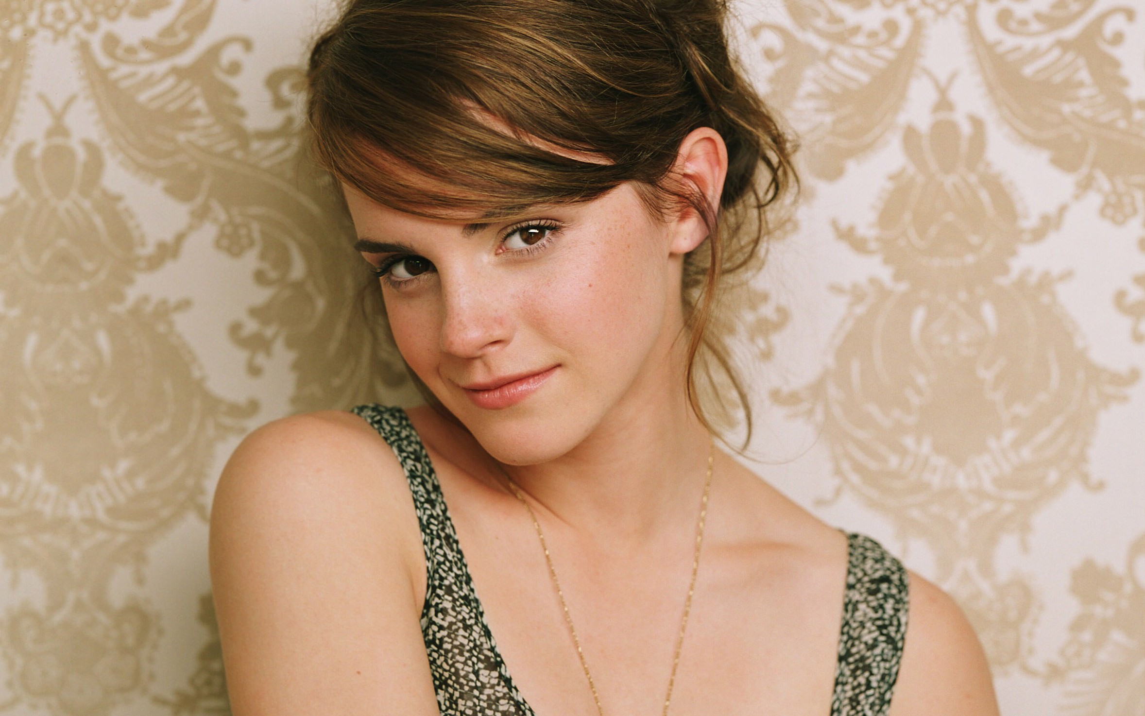 Emma Watson, Actress, Women, Celebrity, Auburn Hair, Portrait, Looking At Viewer Wallpaper