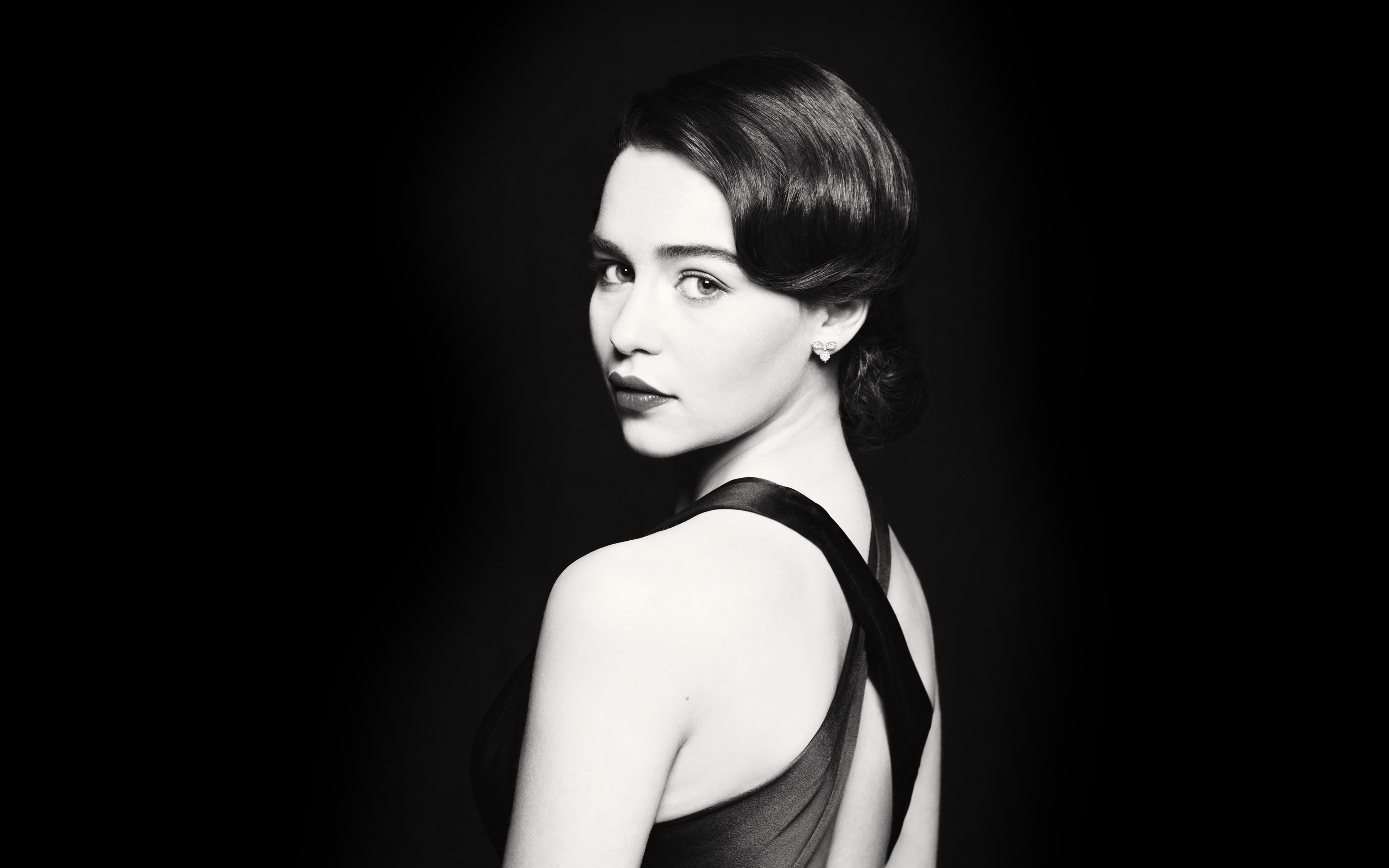 Emilia Clarke, Brunette, Actress, Celebrity, Women, Monochrome, Simple Background, Glamour, Looking At Viewer Wallpaper