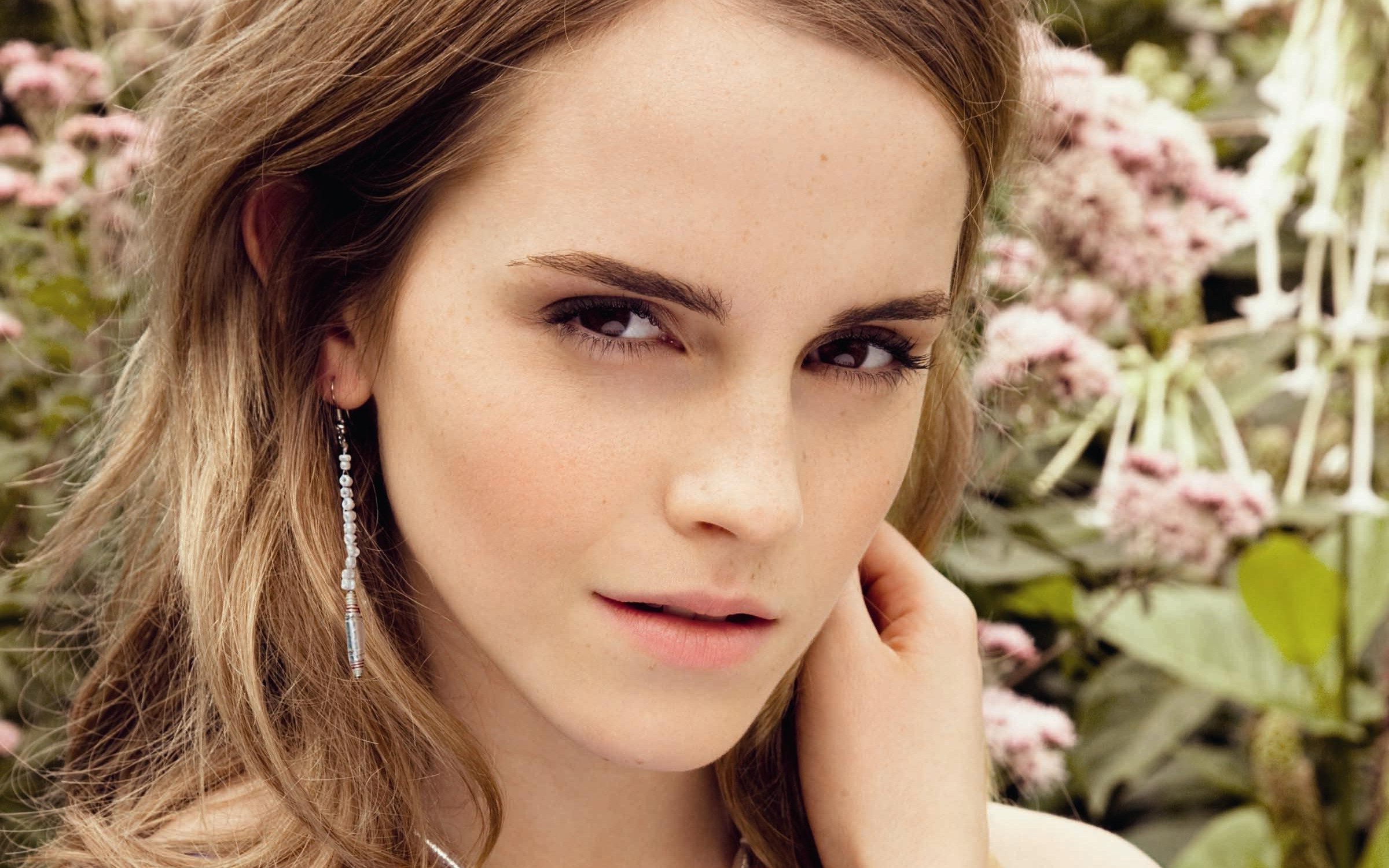 Emma Watson, Actress, Celebrity, Auburn Hair, Women, Face, Looking At Viewer, Sensual Gaze Wallpaper