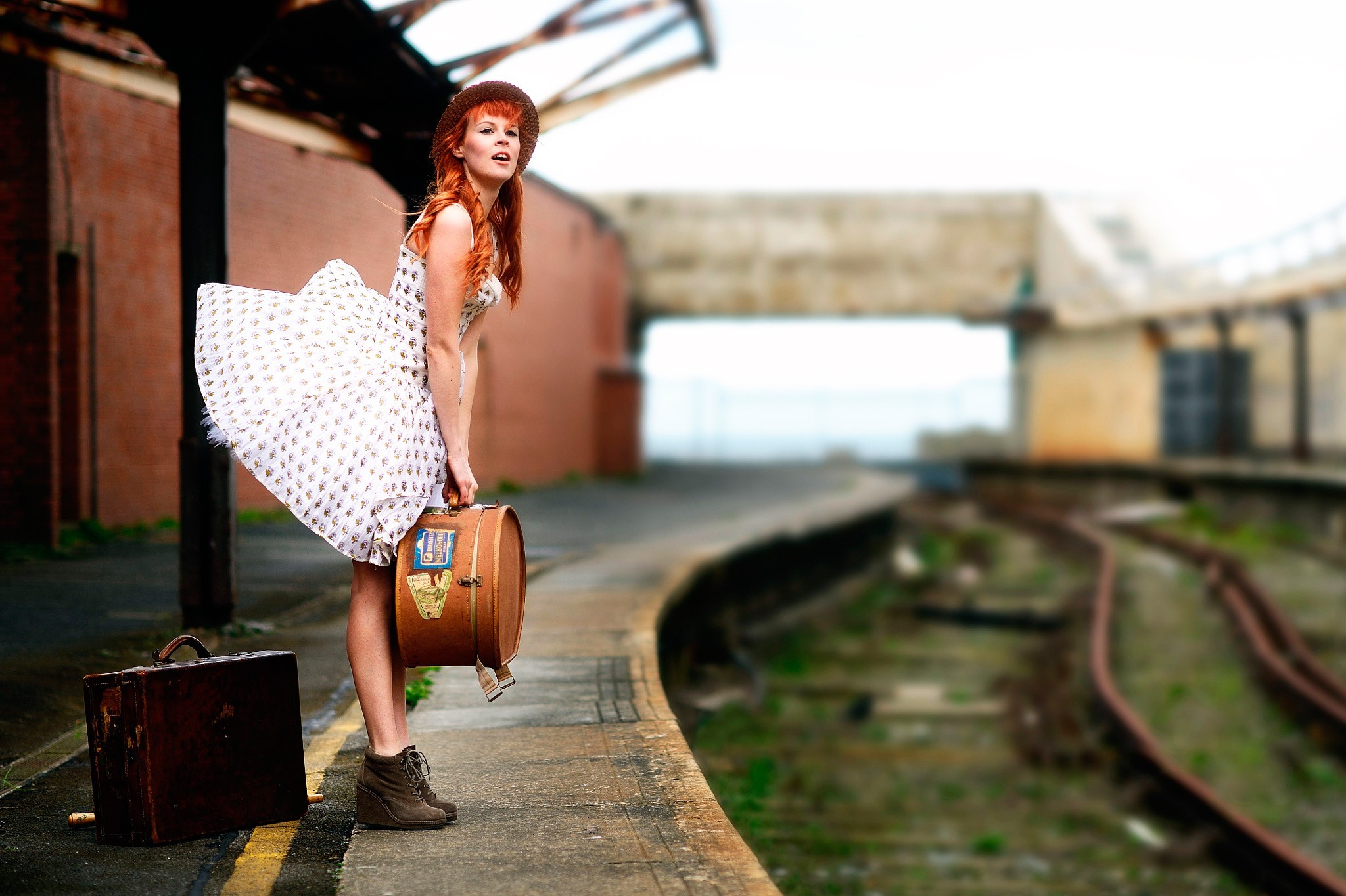 suitcases, Women, Train Station, Model Wallpaper
