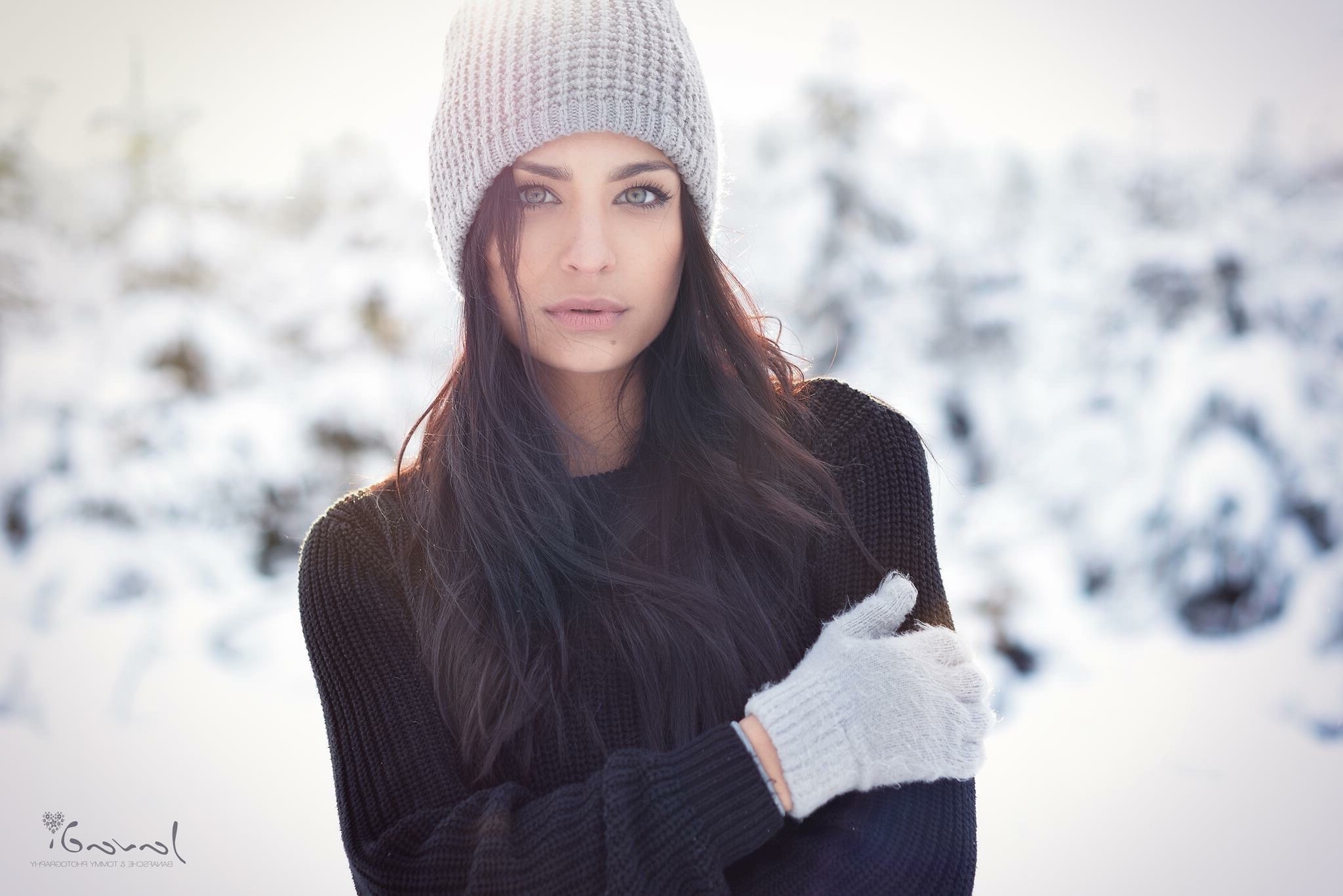 women, Face, Portrait, Snow, Gloves Wallpaper