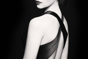 Emilia Clarke, Actress, Brunette, Women, Celebrity, Monochrome, Portrait Display, Simple Background, Glamour