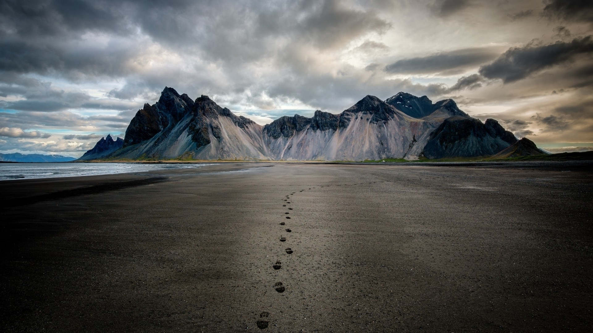 nature, Landscape, Mountain, Clouds, Iceland, Footprints, Beach, Sand, Sea, Coast, Snowy Peak Wallpaper