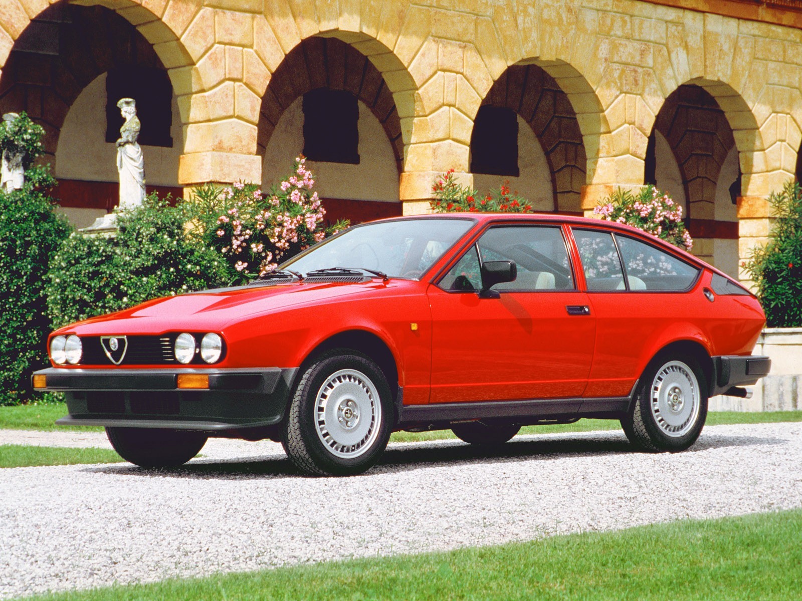 Alfa Romeo, Alfa Romeo GTV6 Wallpaper