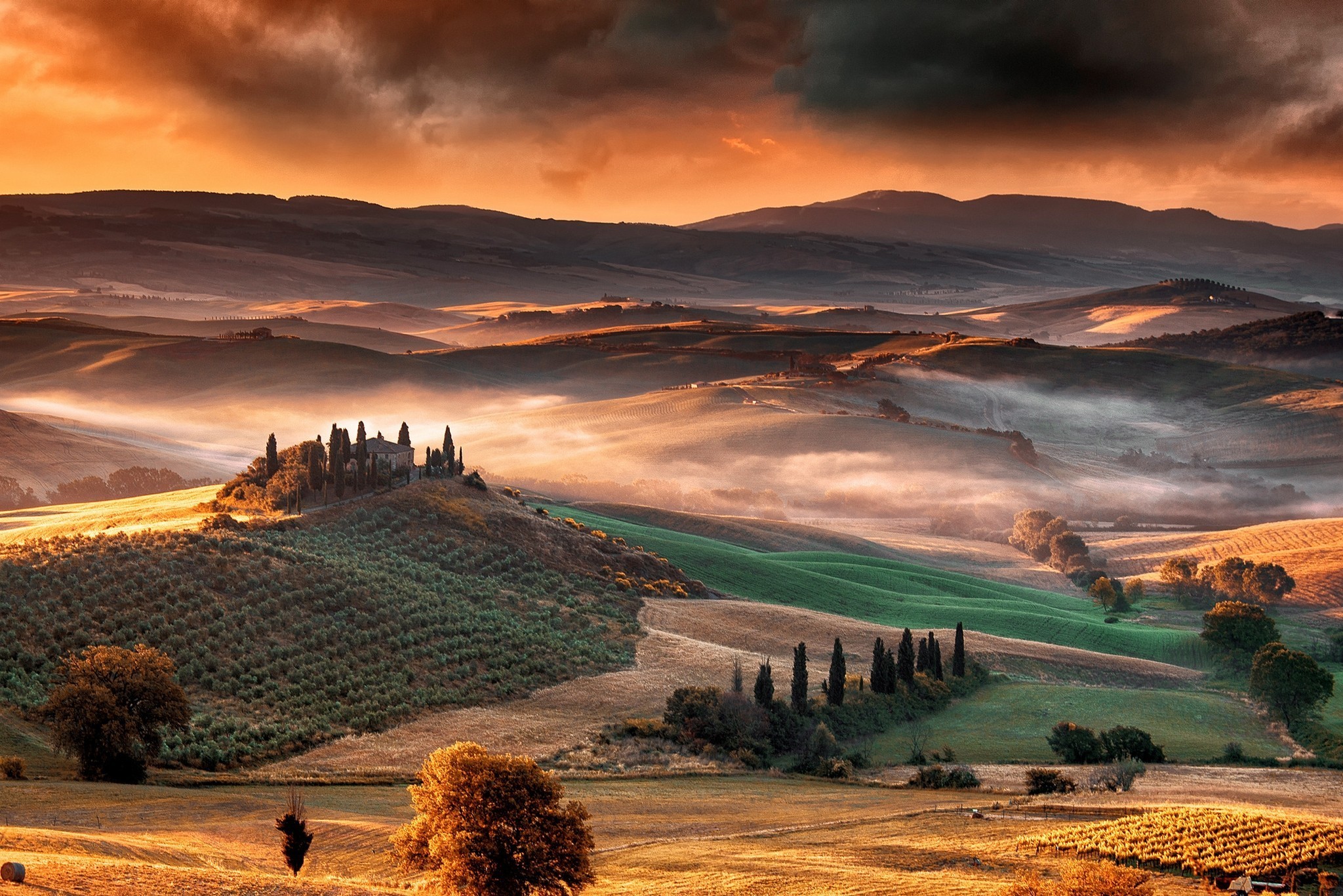 nature, Landscape, Mist, Sunrise, Mountain, Valley, Tuscany, Italy Wallpaper