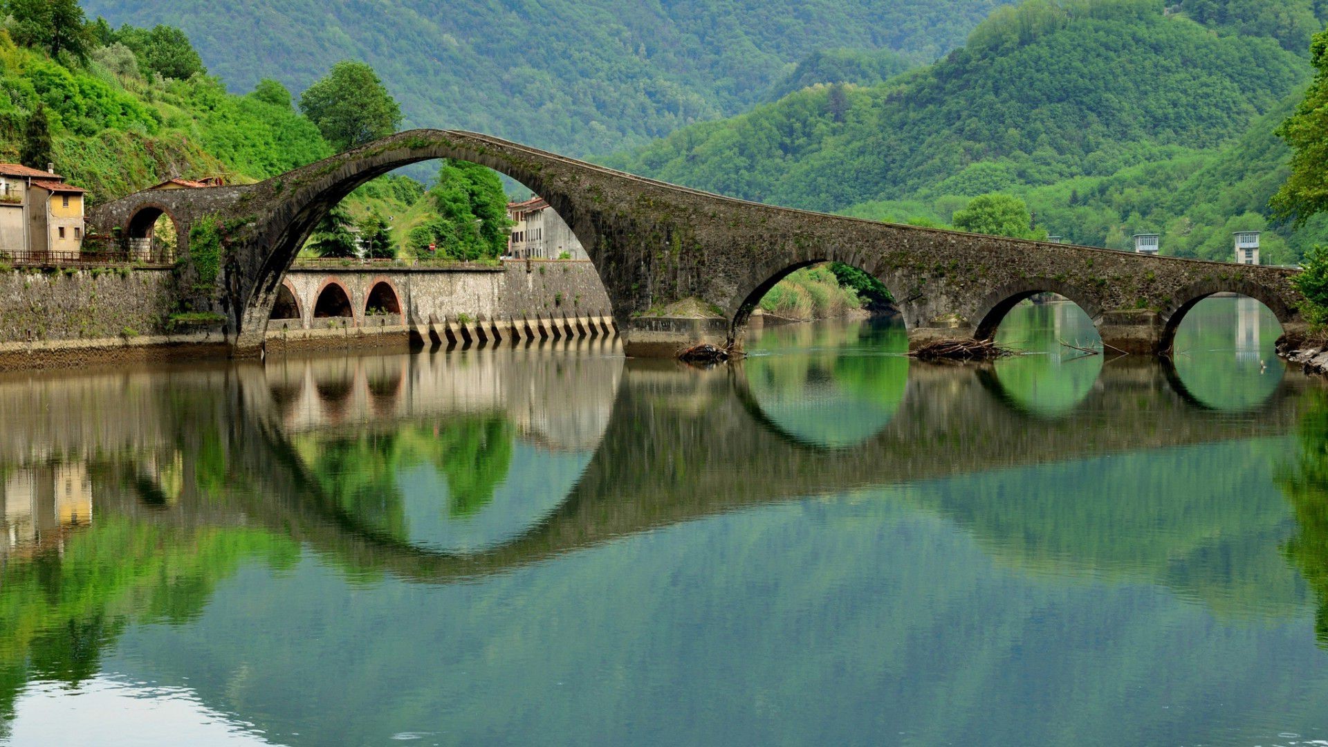 nature, Landscape, Architecture, Italy, Bridge, Old Bridge, Arch, Trees, Forest, Hills, Old Building, Water, Lake, Reflection Wallpaper
