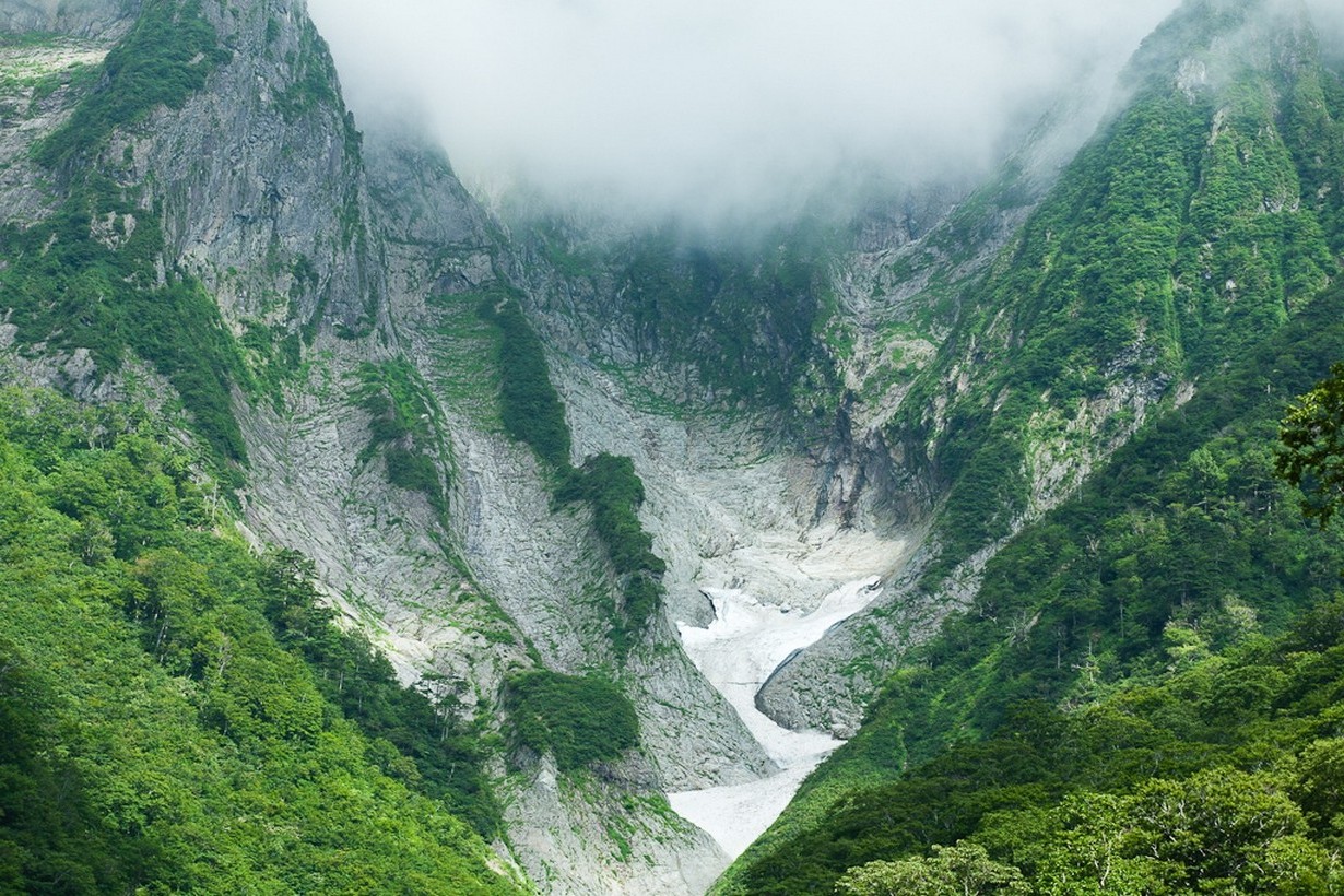 nature, Landscape, Mountains, Cliff, Clouds, Green, Shrubs, Trees, Japan Wallpaper