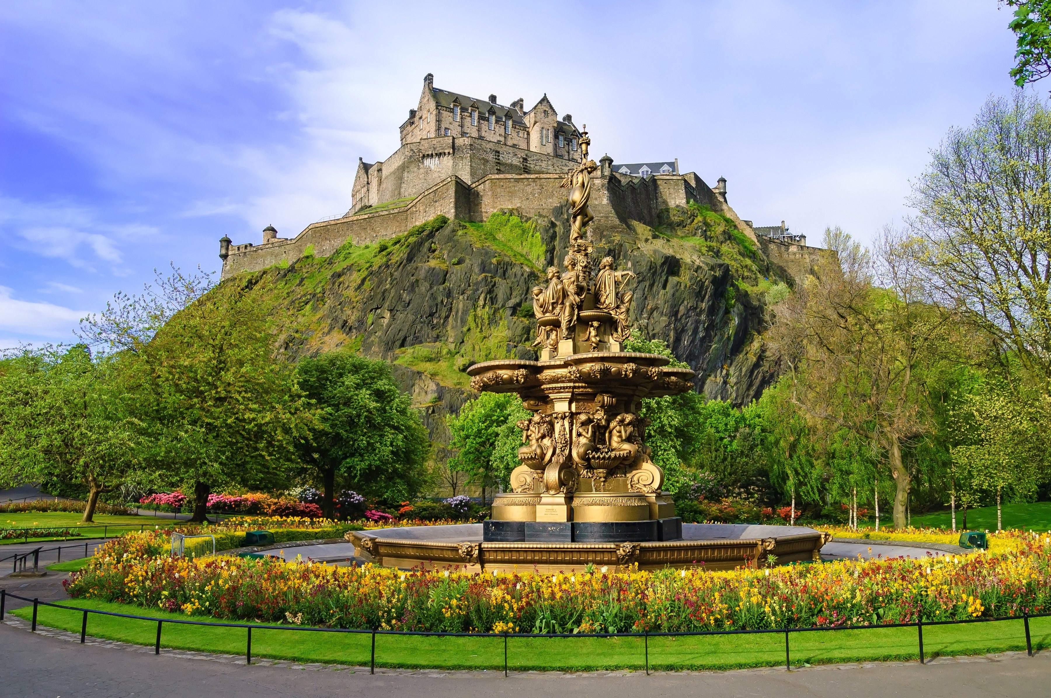 cityscape, Edinburgh, Scotland, Castle, Hill, Old Building, Sky, Clouds, Rock, Fountain, Trees, Flowers, Park, UK Wallpaper