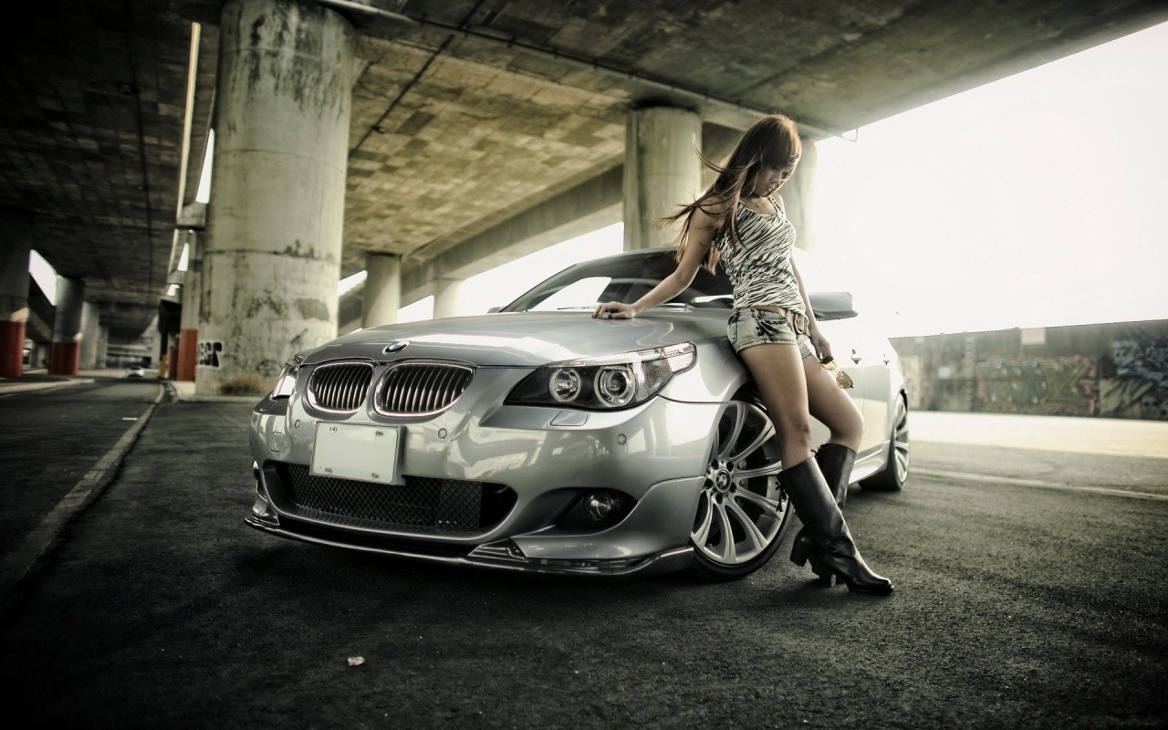 women With Cars, Parking Lot, Car, Leather Boots, Brunette Wallpaper