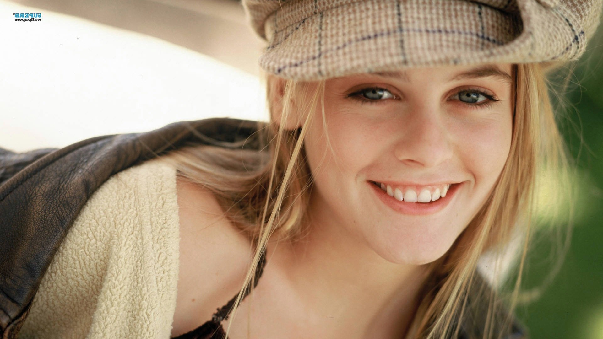 Alicia Silverstone, Blonde, Blue Eyes, Smiling, Face Wallpaper