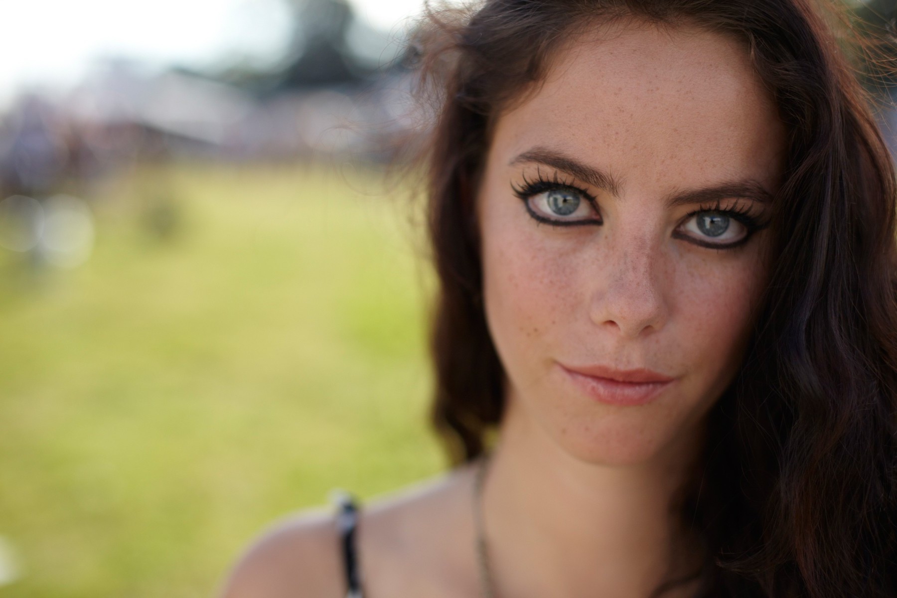 Kaya Scodelario Blue Eyes Women Women Outdoors Freckles Brunette