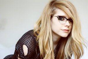 Avril Lavigne, Blonde, Blue Eyes, Glasses, Face, Blouses