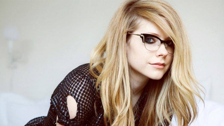 Avril Lavigne, Blonde, Blue Eyes, Glasses, Face, Blouses HD Wallpaper Desktop Background