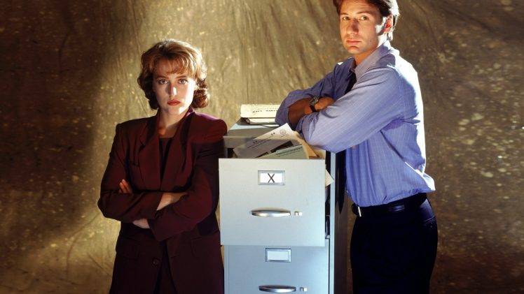 Fox Mulder, Dana Scully, The X Files, David Duchovny, Gillian Anderson, Arms Crossed, Arms On Chest HD Wallpaper Desktop Background