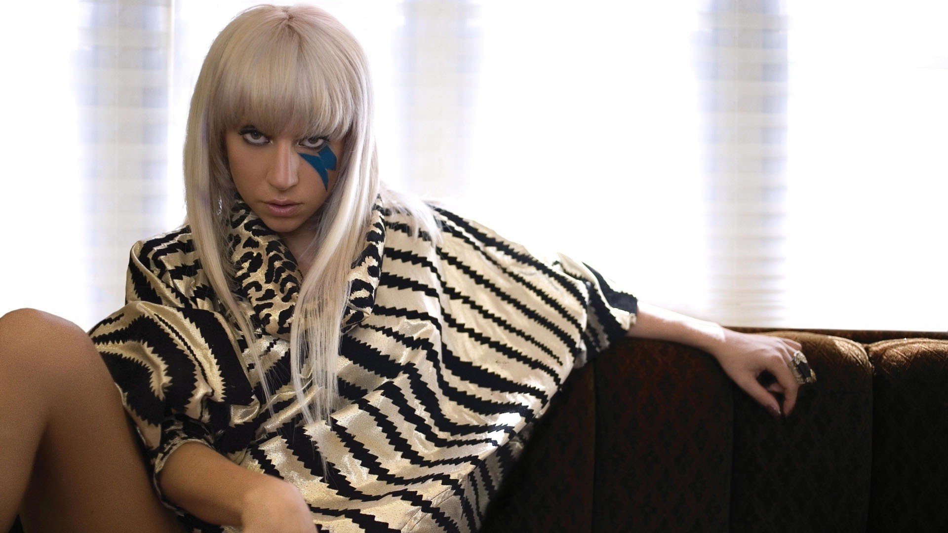 Lady Gaga, Face Paint, Sitting, Ponchos Wallpaper