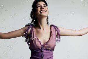 Anne Hathaway, Smiling, Dress, Bubbles, Brunette, Brown Eyes