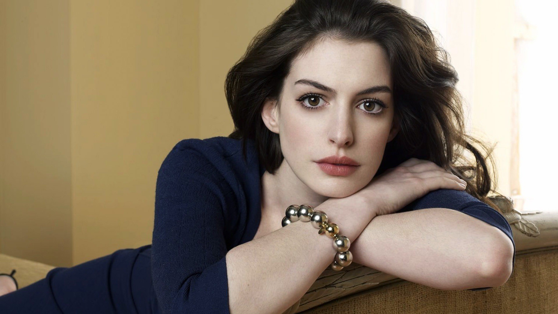 brunette, Anne Hathaway, Blue Dress, Relaxing, Couch, Brown Eyes, Face Wallpaper