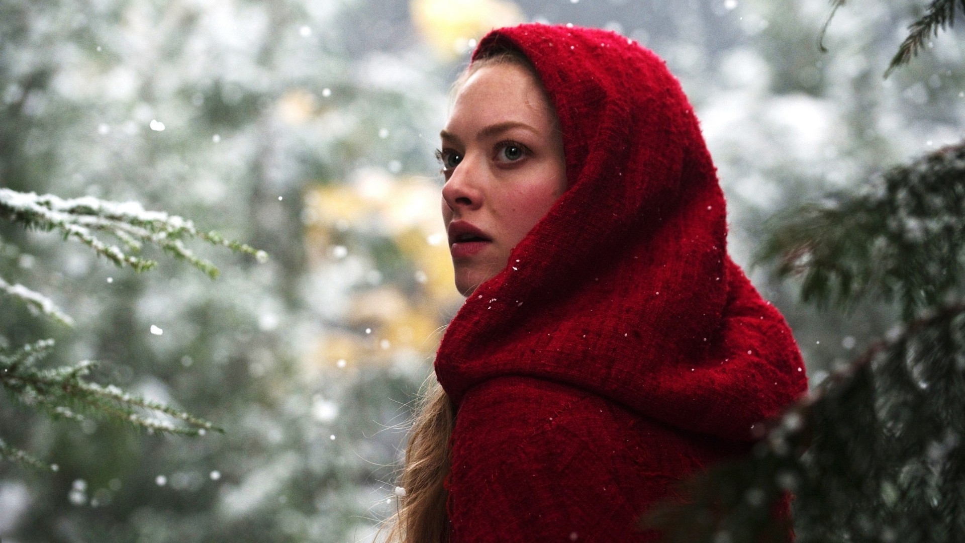Amanda Seyfried, Red Riding Hood Wallpaper