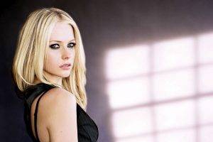 Avril Lavigne, Singer, Blonde