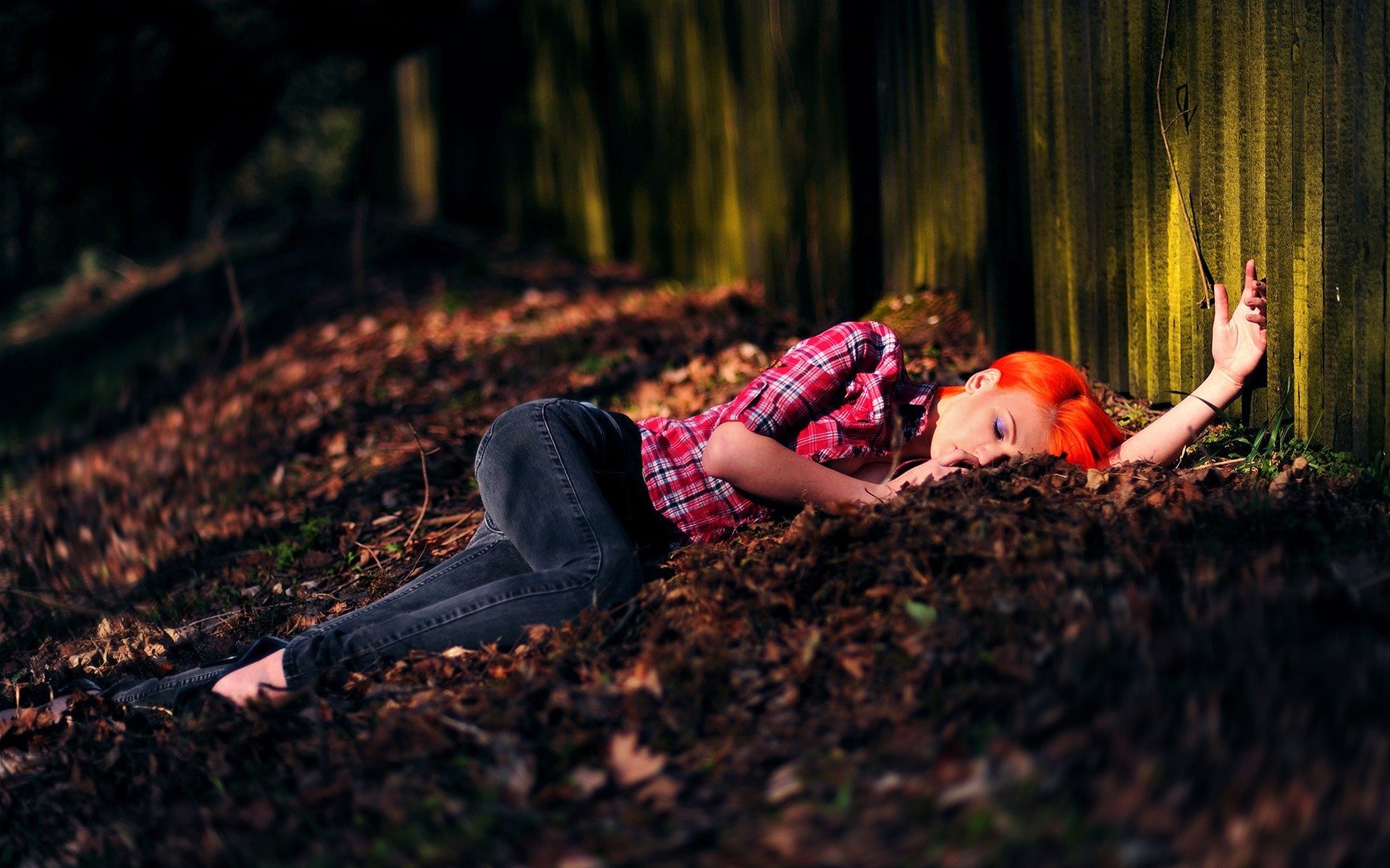 redhead, Women, Orange Hair, Plaid, Lying Down, Depth Of Field, Women