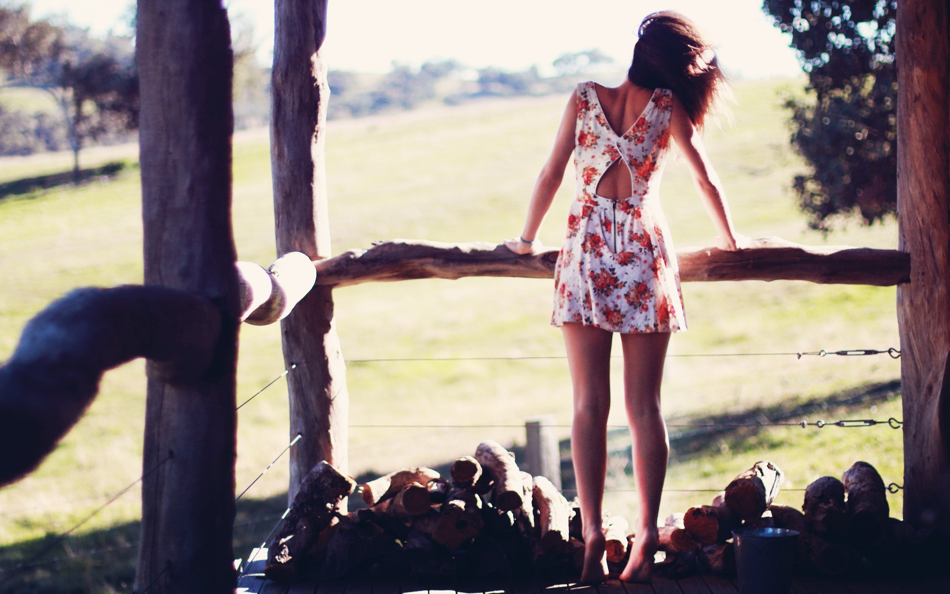 women, Brunette, Women Outdoors, Fence, Floral, Back, Barefoot Wallpaper