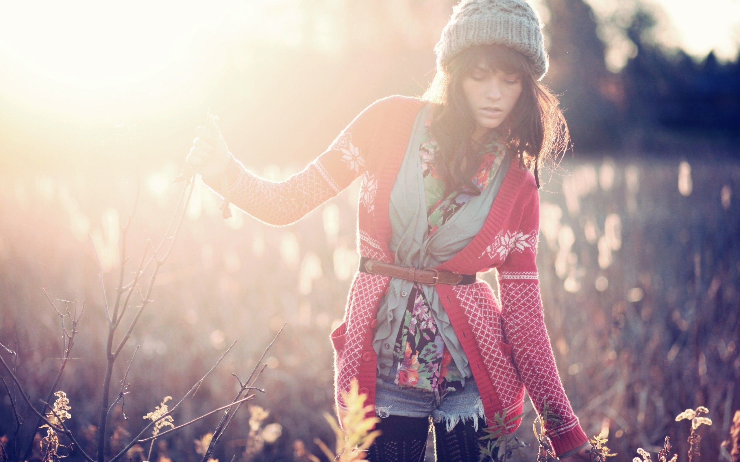long Hair, Sunlight, Woolly Hat, Sweater, Women Outdoors Wallpaper