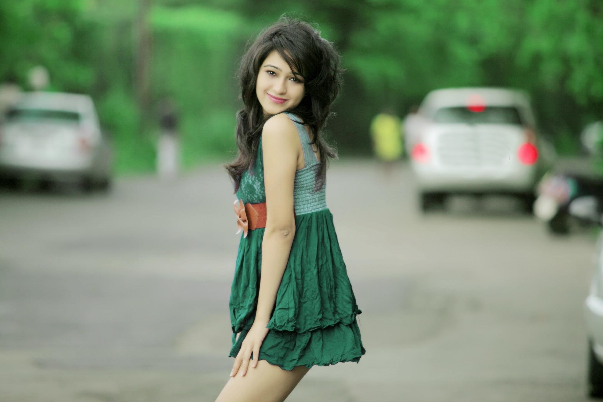 green Dress, Brunette Wallpaper