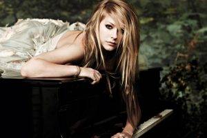 women, Avril Lavigne