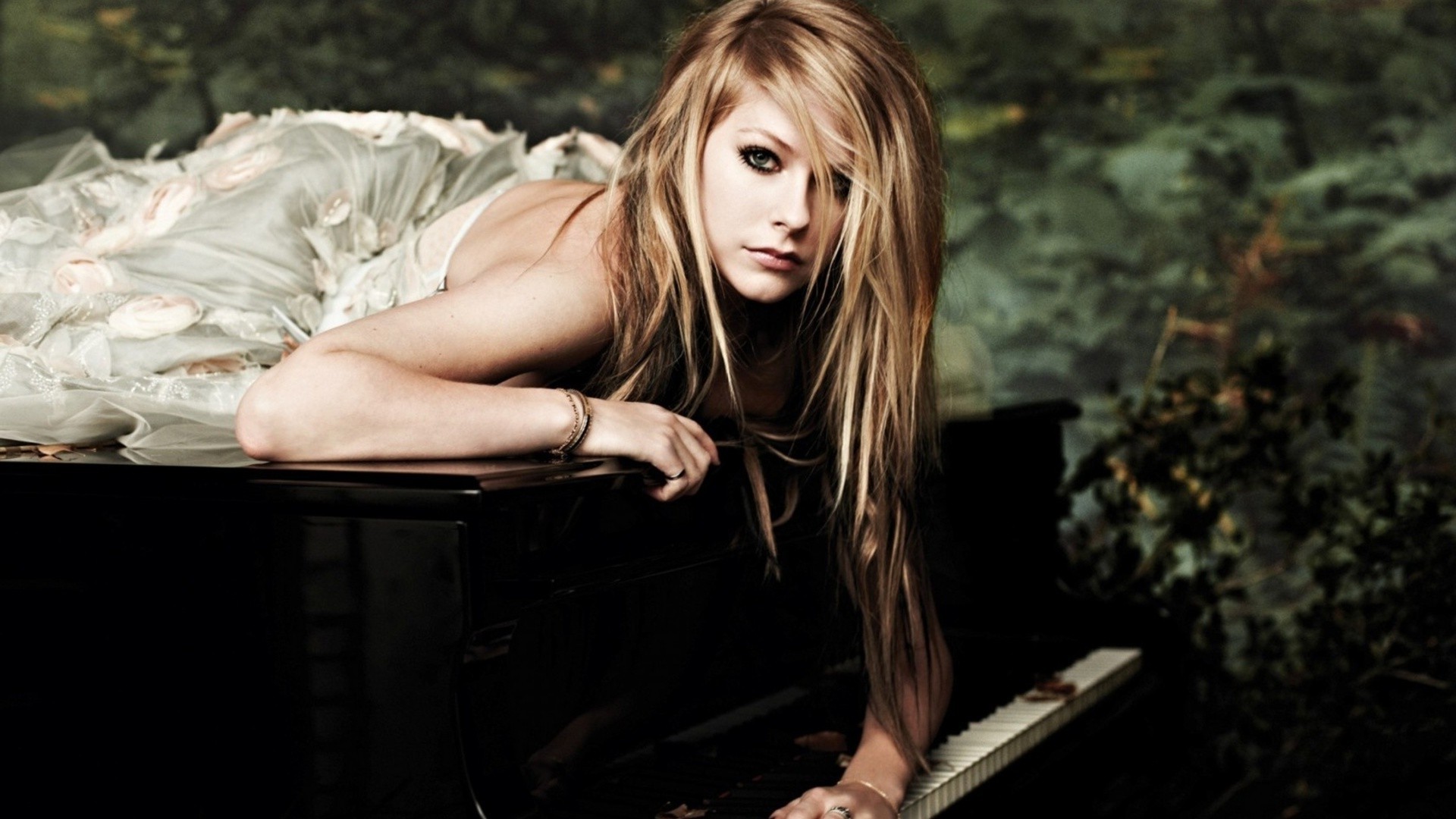 women, Avril Lavigne Wallpaper