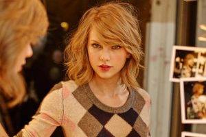 Taylor Swift, Women, Singer, Blonde, Sweater, Blue Eyes