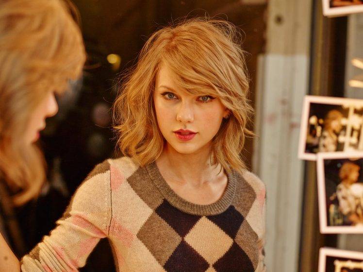 Taylor Swift, Women, Singer, Blonde, Sweater, Blue Eyes HD Wallpaper Desktop Background