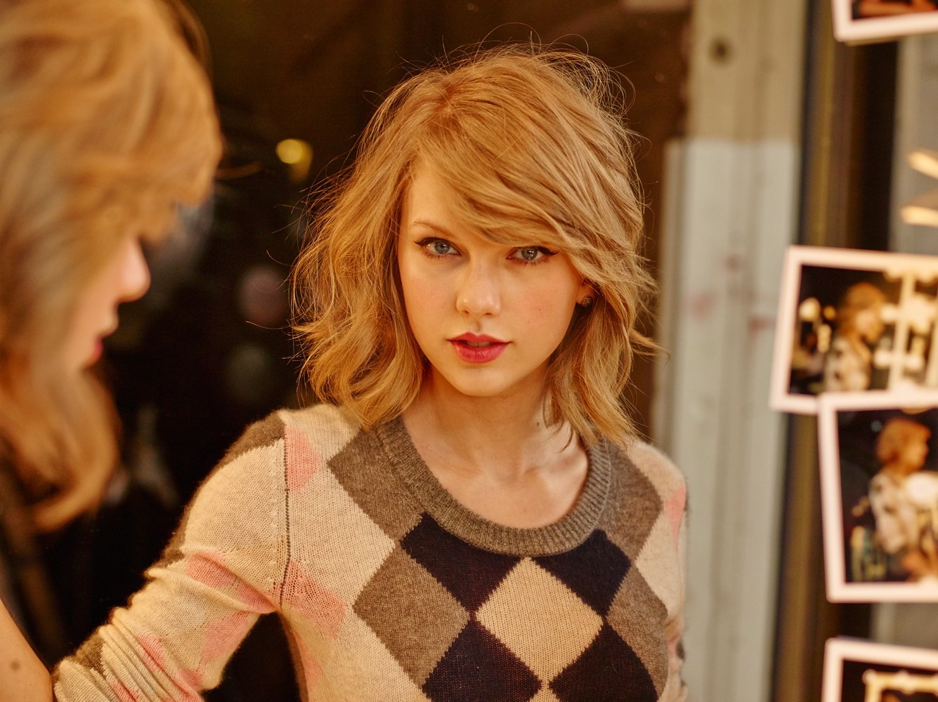 Taylor Swift, Women, Singer, Blonde, Sweater, Blue Eyes Wallpaper