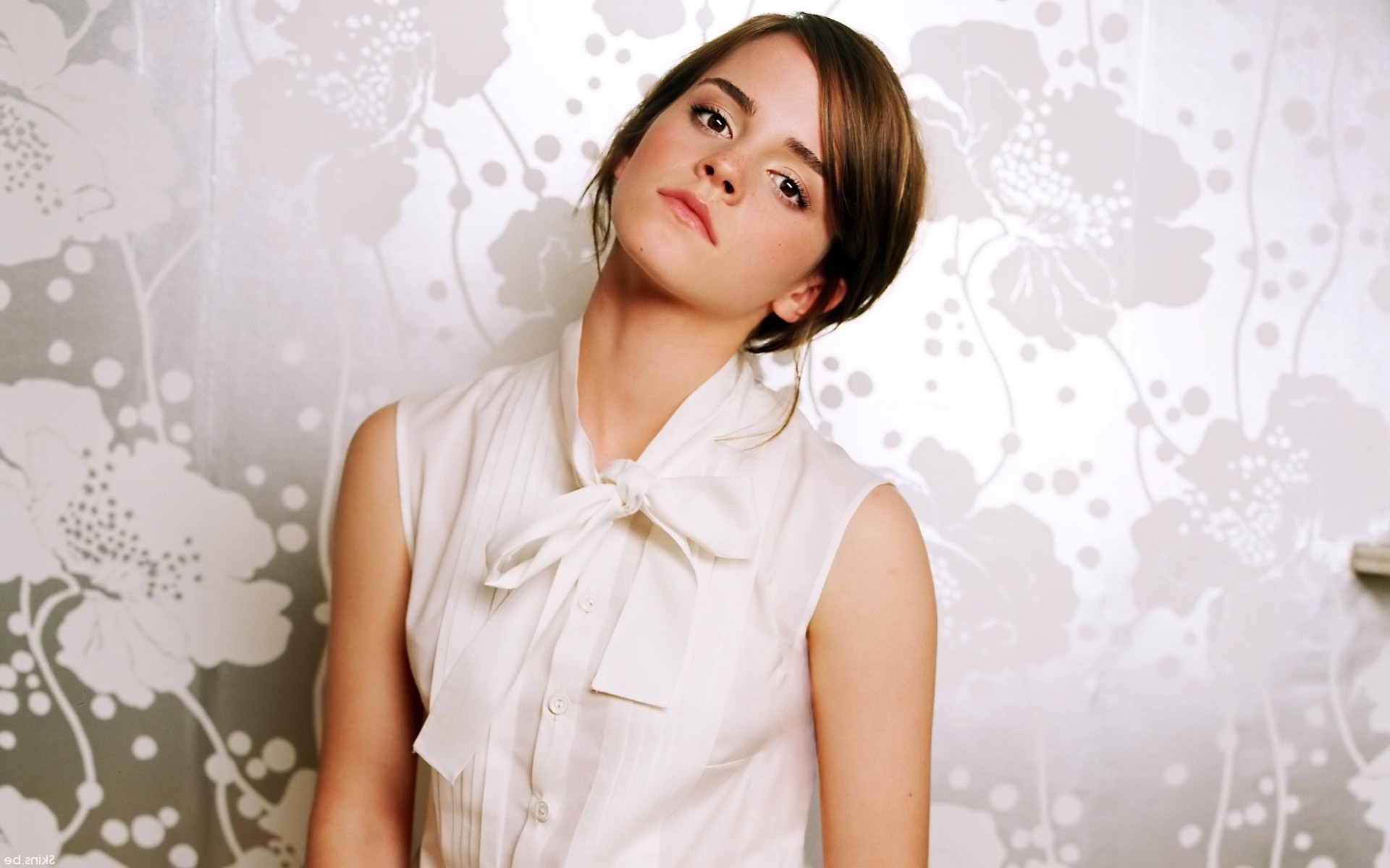 Emma Watson, Women, Blonde, Freckles, Brown Eyes Wallpaper