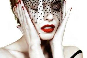 Kylie Minogue, Women, Face