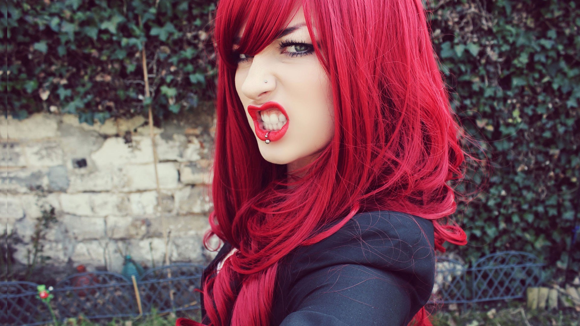 redhead, Piercing Wallpaper