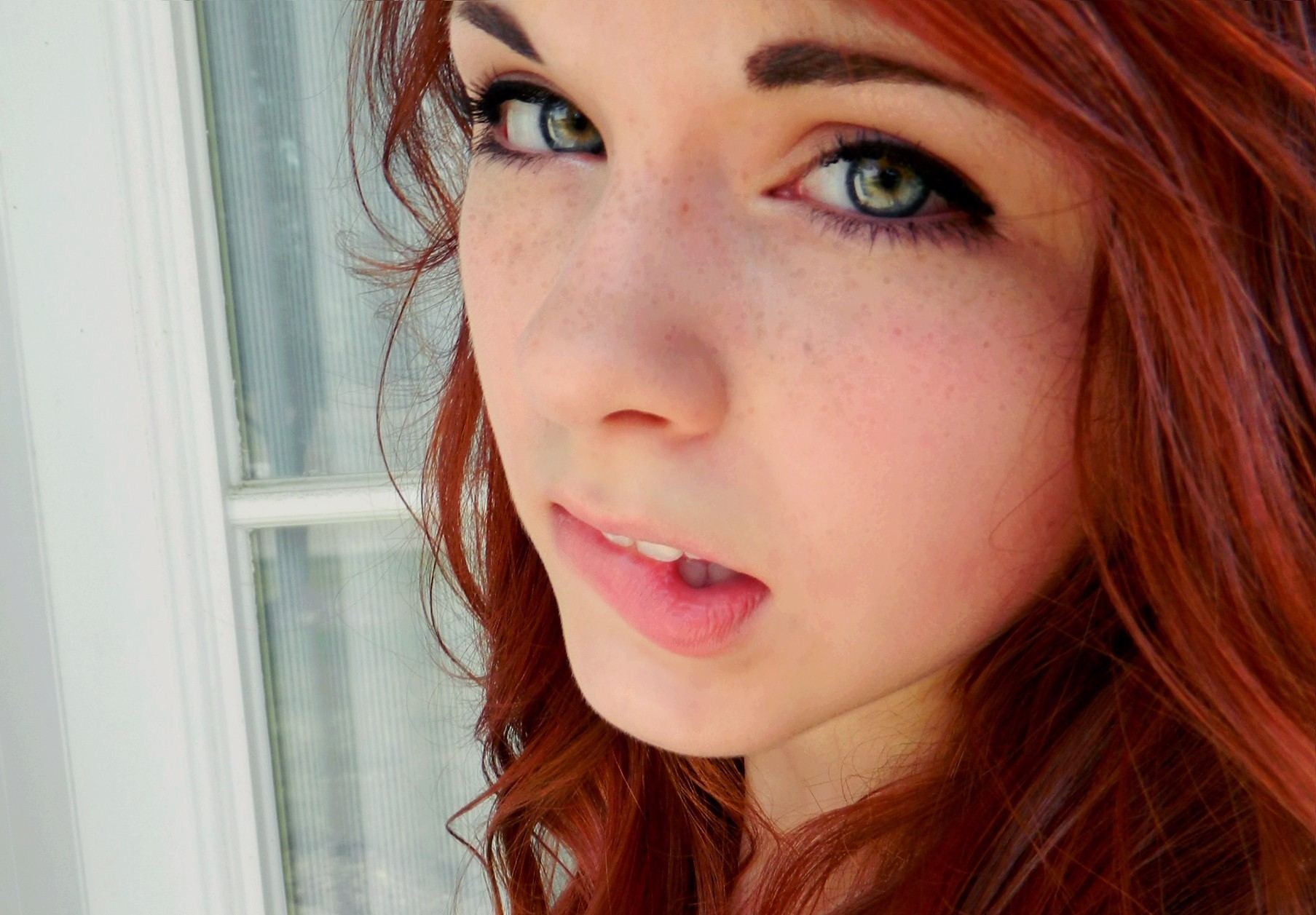 Redhead Women Green Eyes Face Freckles Biting