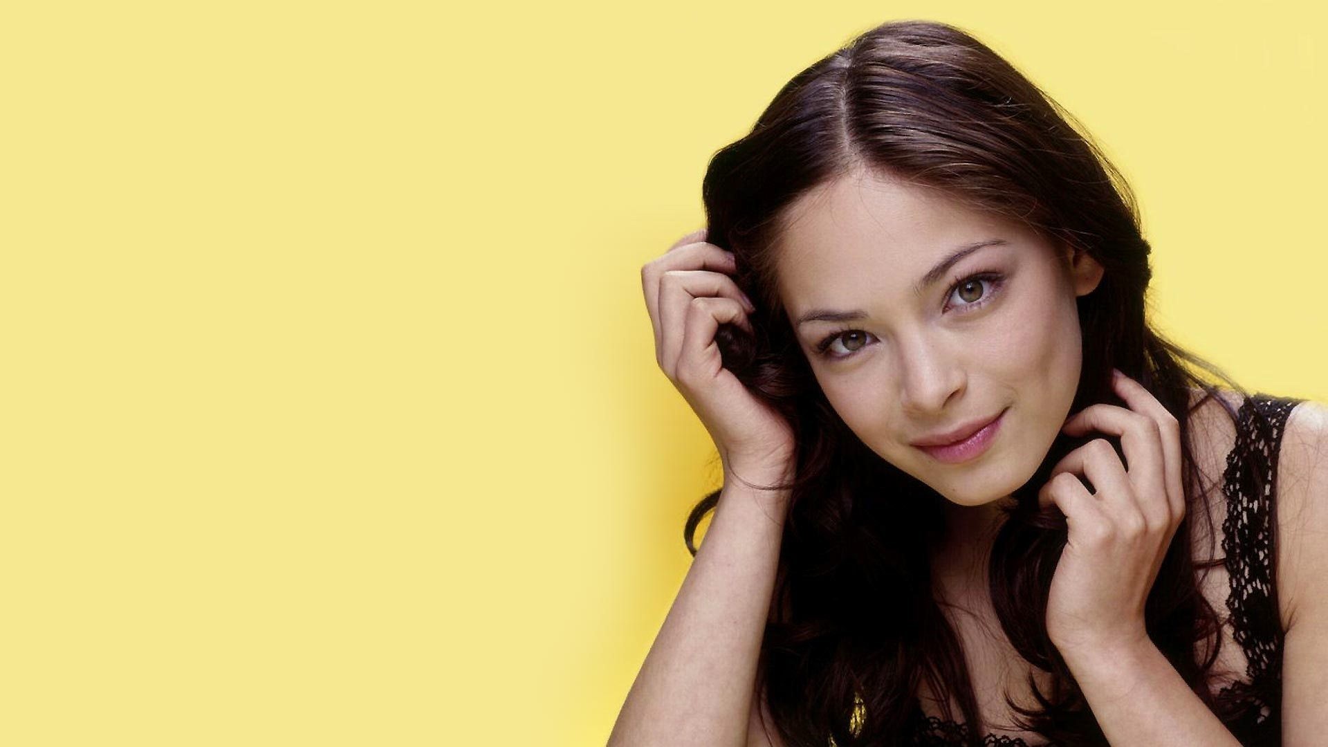 Kristin Kreuk Wallpaper