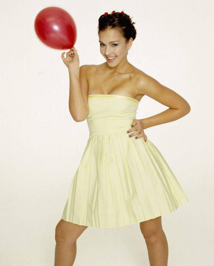 Jessica Alba, Balloons, Hands On Hips, Bare Shoulders, Smiling HD Wallpaper Desktop Background