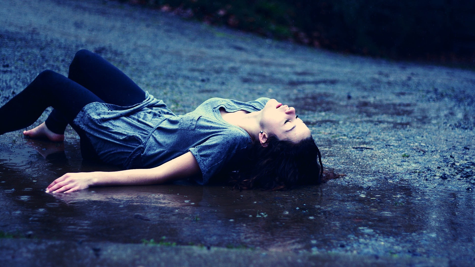women, Wet, Dirty Wallpaper